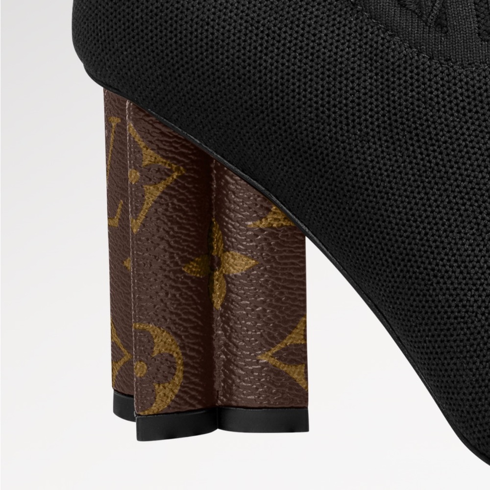 ⭐️ LIKE NEW! Beautiful Louis Vuitton Silhouette Ankle Boot 
1A8552